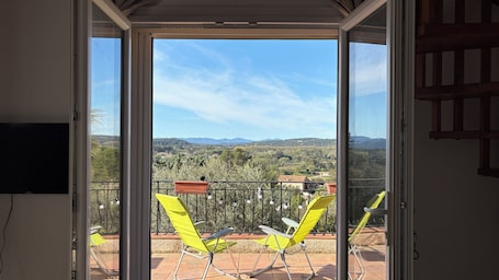 Interior. House with swimming pool and private terrace - Vineyard view - 2 to 4 pers - Near the sea