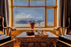 Kamar Double Deluks, pemandangan danau | Interior