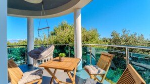 Outdoor dining - Apartman Elemar by Villas Guide (Vir)