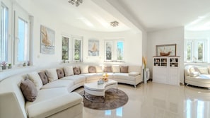 TV - Apartman Elemar by Villas Guide (Vir)