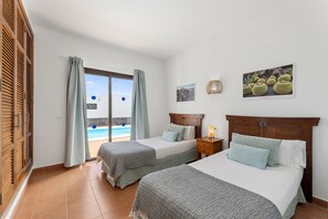 3 bedrooms, in-room safe, iron/ironing board, free WiFi - Villa Dafne by Escape Home (Playa Blanca)
