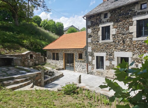 Gîte la Forge Faverolles – Renovated 3-Level House, Nature & Heritage