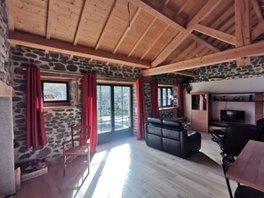 Living area - Gîte la Forge Faverolles – Renovated 3-Level House, Nature & Heritage (Val d'Arcomie)
