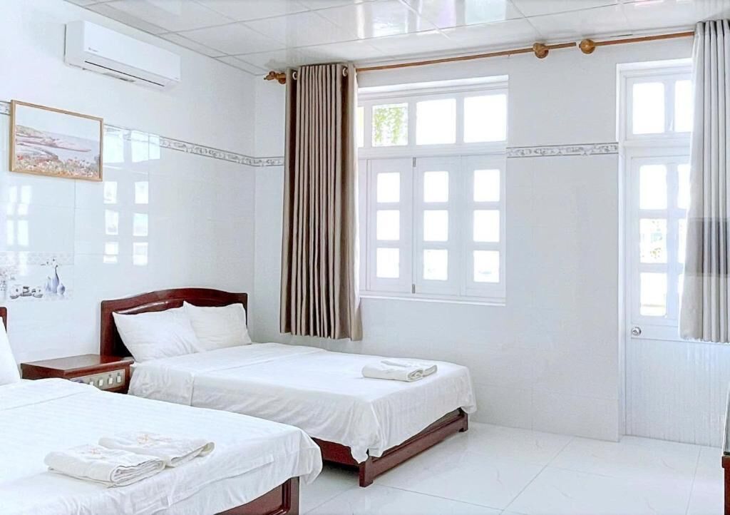 Basic Studio, Balcony