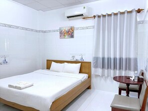 Basic Studio, Balcony - Nha Khach Van Thanh (Hoa Thanh)