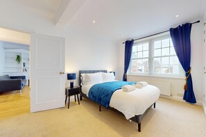 Room - Bright 2BR Apt- 11 min walk to Kensington Palace (London)