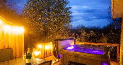 Relaxing Chalet Getaway with Spa, Fireplace & BBQ