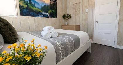 Relaxing Chalet Getaway with Spa, Fireplace & BBQ