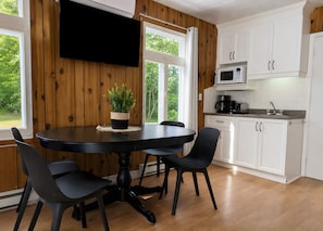 Dining - The 'Popular' -The most beautiful trails in Quebec (Saint-Tite-des-Caps)