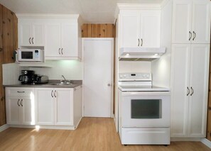 Fridge, microwave, oven, stovetop - The 'Popular' -The most beautiful trails in Quebec (Saint-Tite-des-Caps)