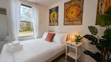 2 bedrooms, travel crib, WiFi, bed sheets