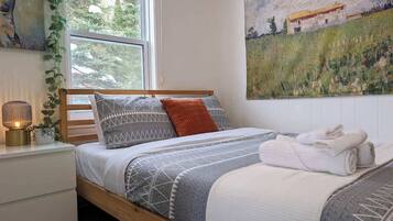 2 bedrooms, travel crib, WiFi, bed sheets