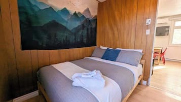 3 bedrooms, travel crib, WiFi, bed sheets