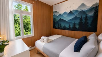3 bedrooms, travel cot, WiFi, bed sheets