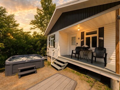 Chic Shack with spa - near Massif Charlevoix & MSA