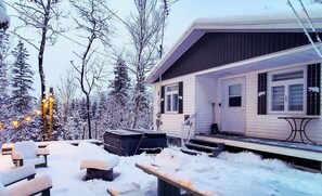 Property grounds - Chic Shack with spa - near Massif Charlevoix & MSA (Saint-Tite-des-Caps)