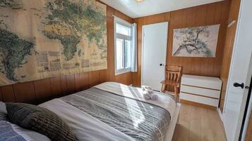 2 bedrooms, travel crib, WiFi, bed sheets