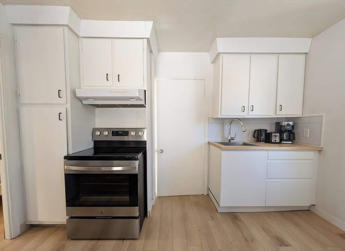 Frigorifero, microonde, forno, piano cottura