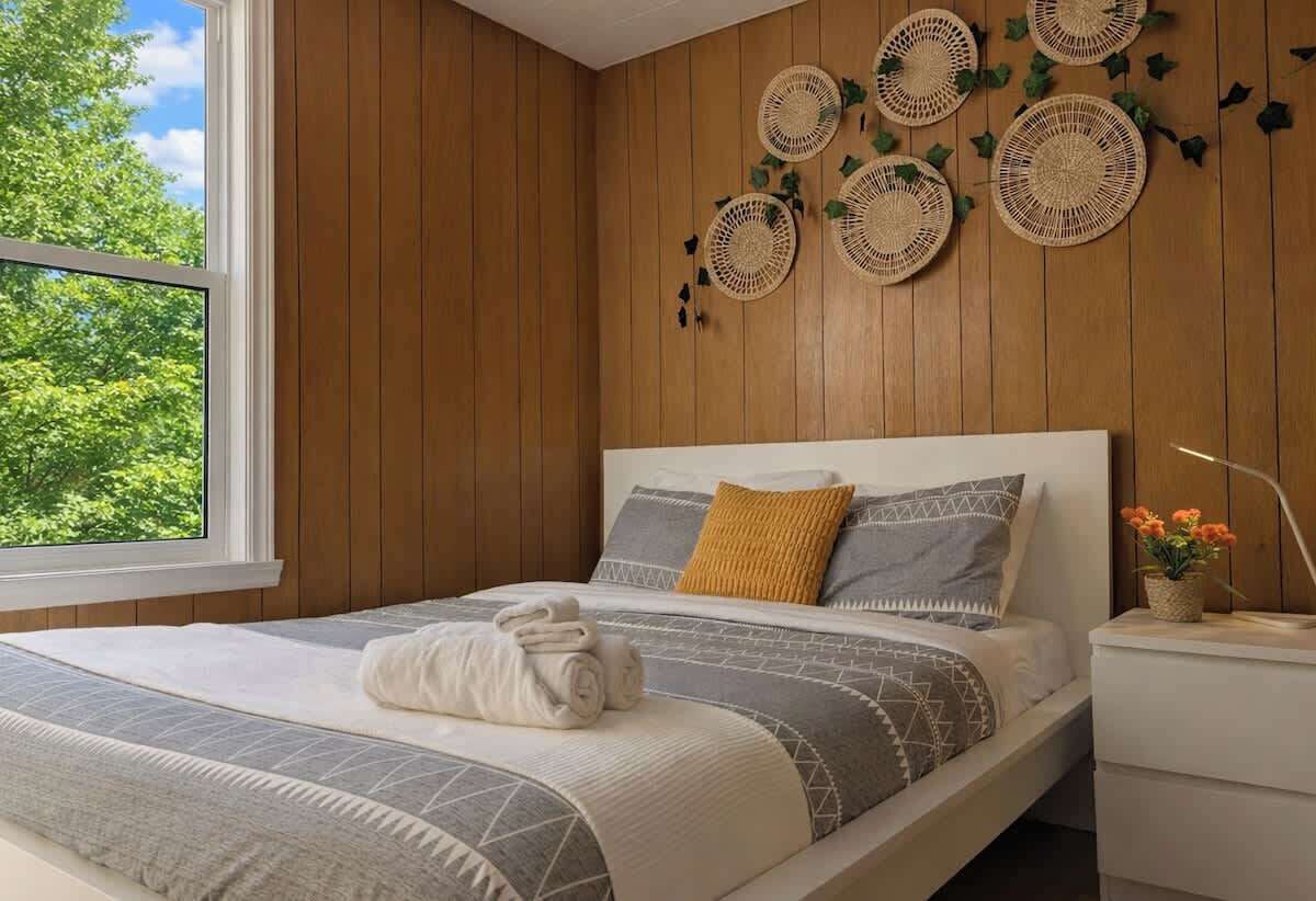 2 bedrooms, travel crib, WiFi, bed sheets