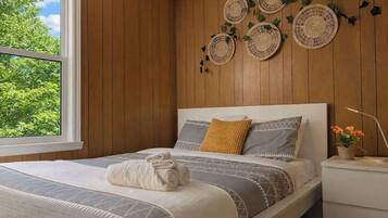 2 bedrooms, travel crib, WiFi, bed sheets