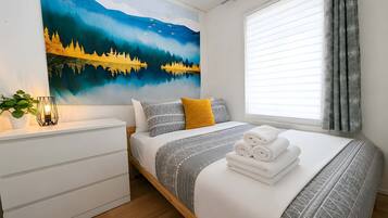 3 bedrooms, travel crib, WiFi, bed sheets