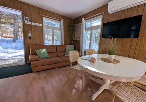 Dining - The Refuge between 2 Mountains - Spa, BBQ & Peace! (Saint-Tite-des-Caps)