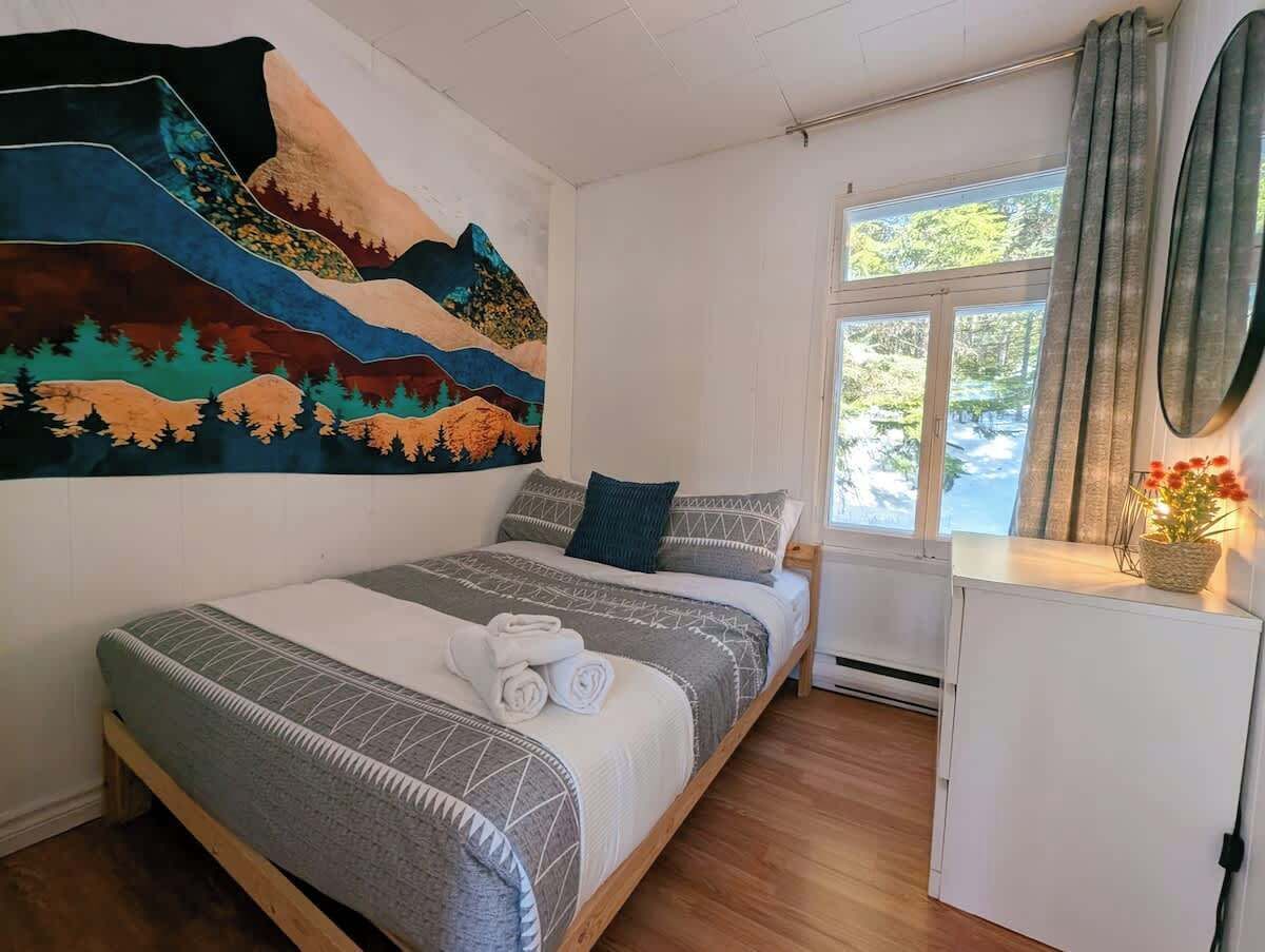 3 bedrooms, travel cot, WiFi, bed sheets