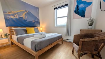 2 bedrooms, travel cot, WiFi, bed sheets