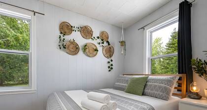 Chalet with Spa in the Forest - Nature Awaits!