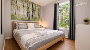 2 bedrooms, travel cot, WiFi, bed sheets