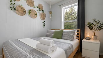 2 bedrooms, travel crib, WiFi, bed sheets