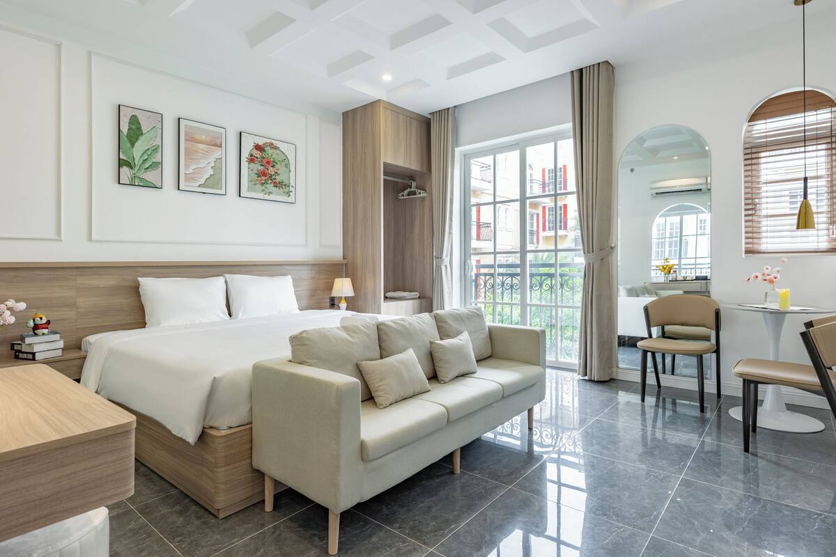 Habitación doble Deluxe, vista a la ciudad | Caja de seguridad en la habitación y insonorización 