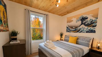 2 bedrooms, desk, travel crib, WiFi