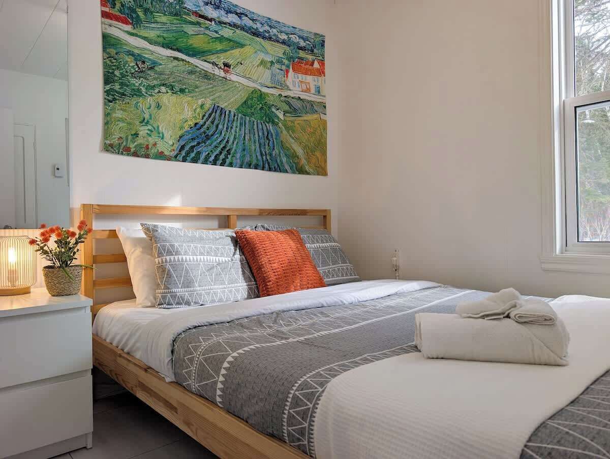 2 bedrooms, travel crib, WiFi, bed sheets