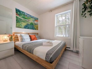 2 bedrooms, travel crib, WiFi, bed sheets
