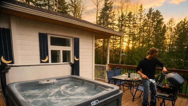 Unclassified image, 1 of 40, button - Stylish-Vintage Refuge near Massif & MSA with Spa (Saint-Tite-des-Caps)