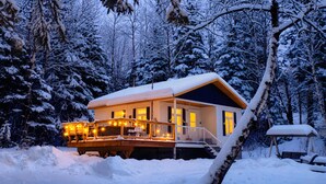 Unclassified image, 3 of 40, button - Stylish-Vintage Refuge near Massif & MSA with Spa (Saint-Tite-des-Caps)