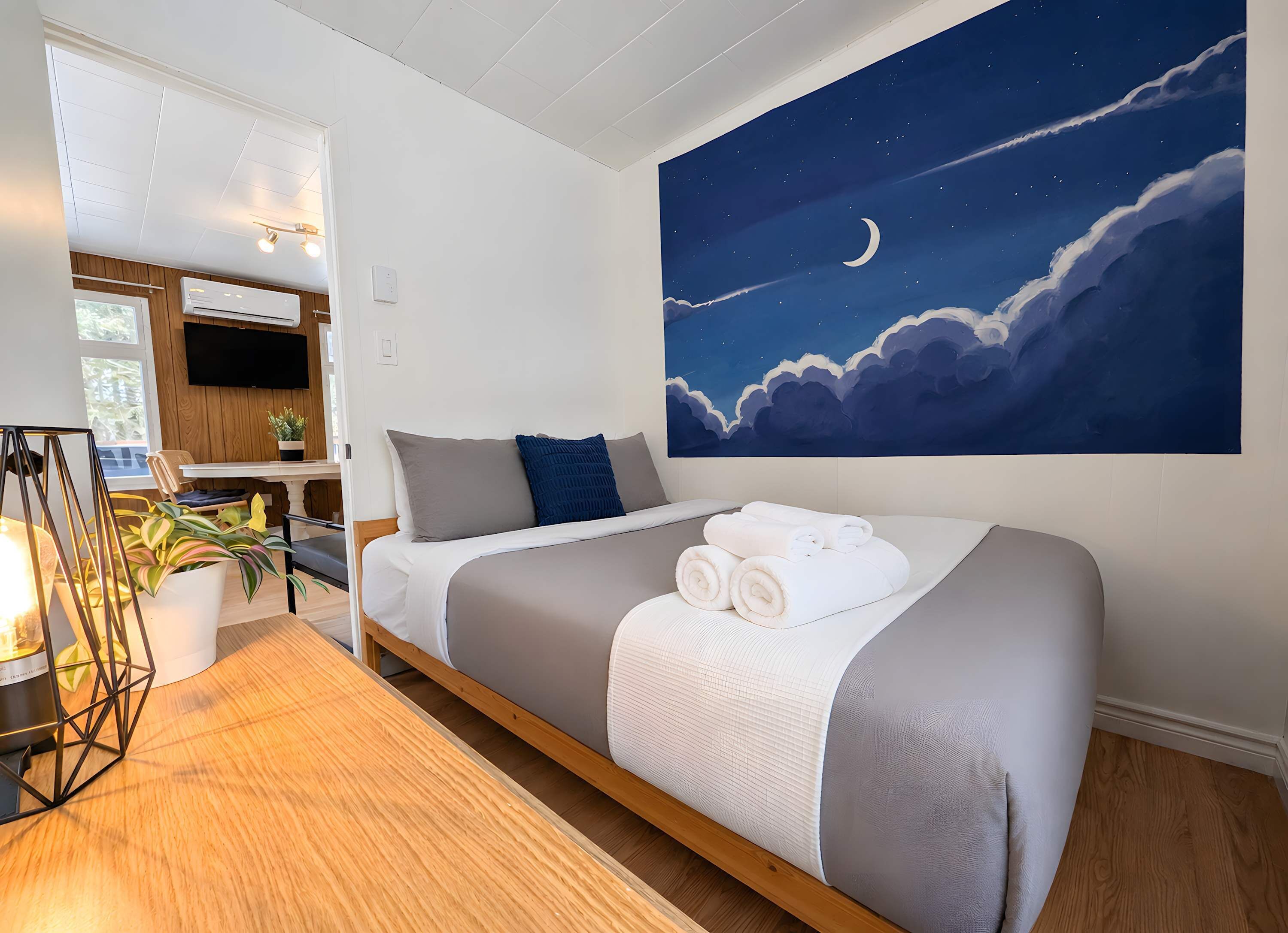3 bedrooms, travel cot, WiFi, bed sheets