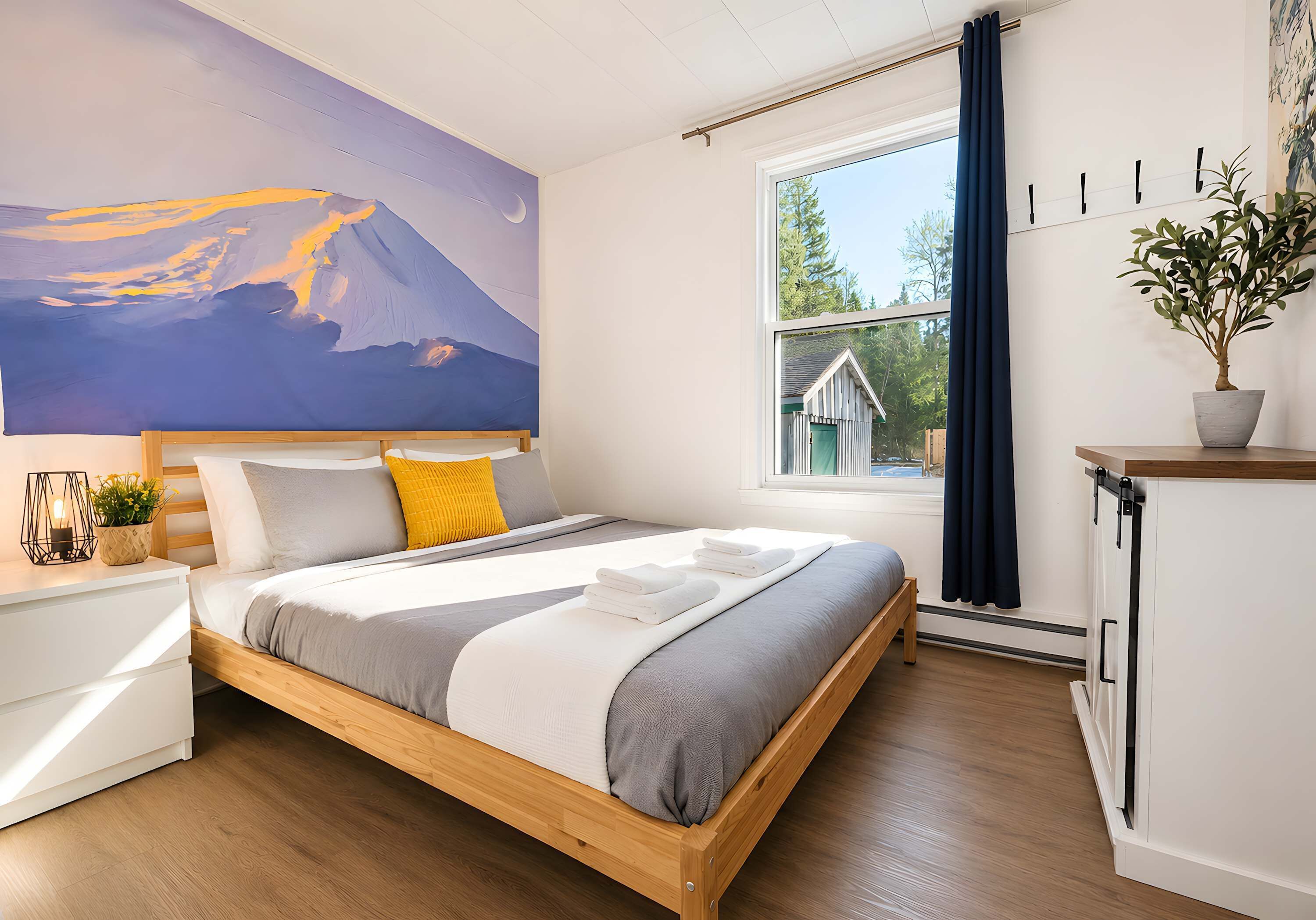 2 bedrooms, travel cot, WiFi, bed sheets