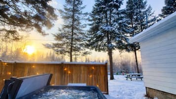 Tina de hidromasaje al aire libre