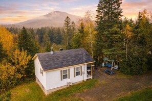 Exterior - Charlevoix - Chalet w/ Spa, BBQ, Firepit & Nature (Saint-Tite-des-Caps)