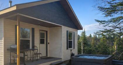 Charlevoix - Chalet w/ Spa, BBQ, Firepit & Nature