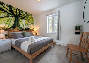 Room - Charlevoix - Chalet w/ Spa, BBQ, Firepit & Nature (Saint-Tite-des-Caps)
