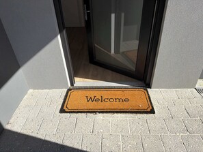 Exterior detail - Lakelands Escape! Enjoy the best of Mandurah (Lakelands)
