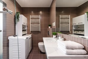 Shower, hair dryer, towels - Lumina apart with parking in Warsaw center (Warszawa)