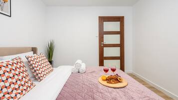 2 chambres, fer et planche à repasser, Wi-Fi, draps fournis