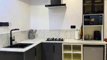 Junior Apartment, Balcony, City View | Private kitchen