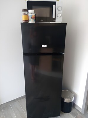 Interior - Studio Apartment 'Meublé À 25 Min Des Plages' with Private Terrace, Wi-Fi and Air Conditioning (Saturargues)