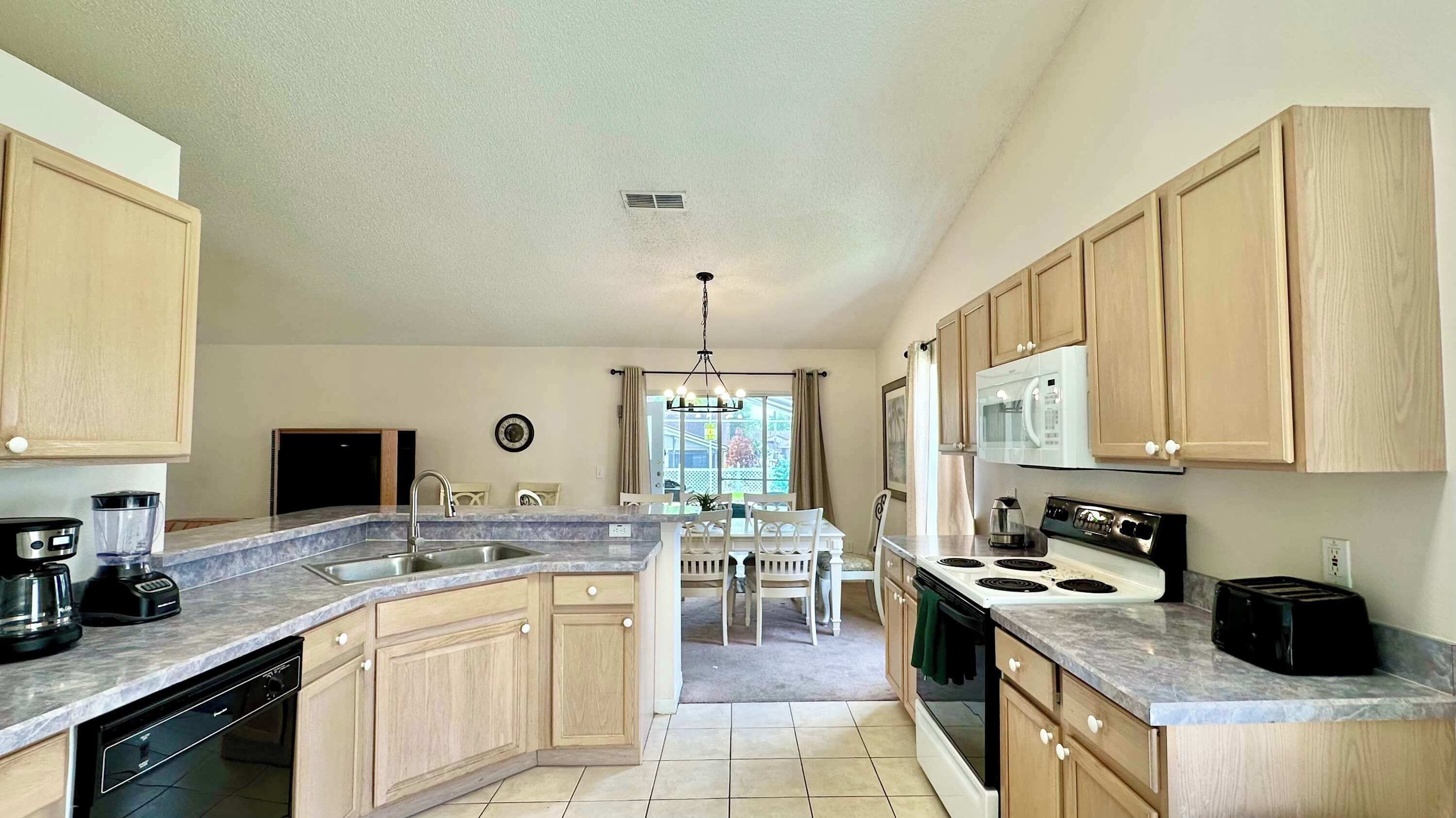 House, Multiple Beds, Pool Access, Pool View (Sunlit Splash) | Private kitchen