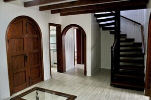 Interior - Can Tirenet accommodate 8 people Wi-Fi, swimming pool, tennis/padel (Alcudia)